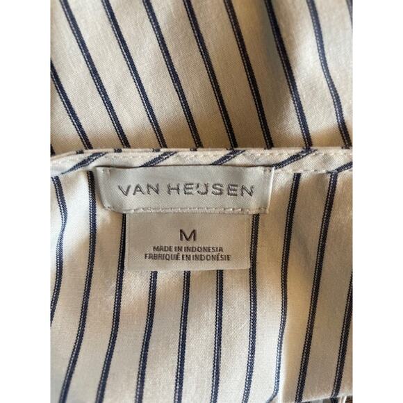 Van Heusen Womens Size Medium Blouse Blue & White‎ Pinstripe - Picture 4 of 5